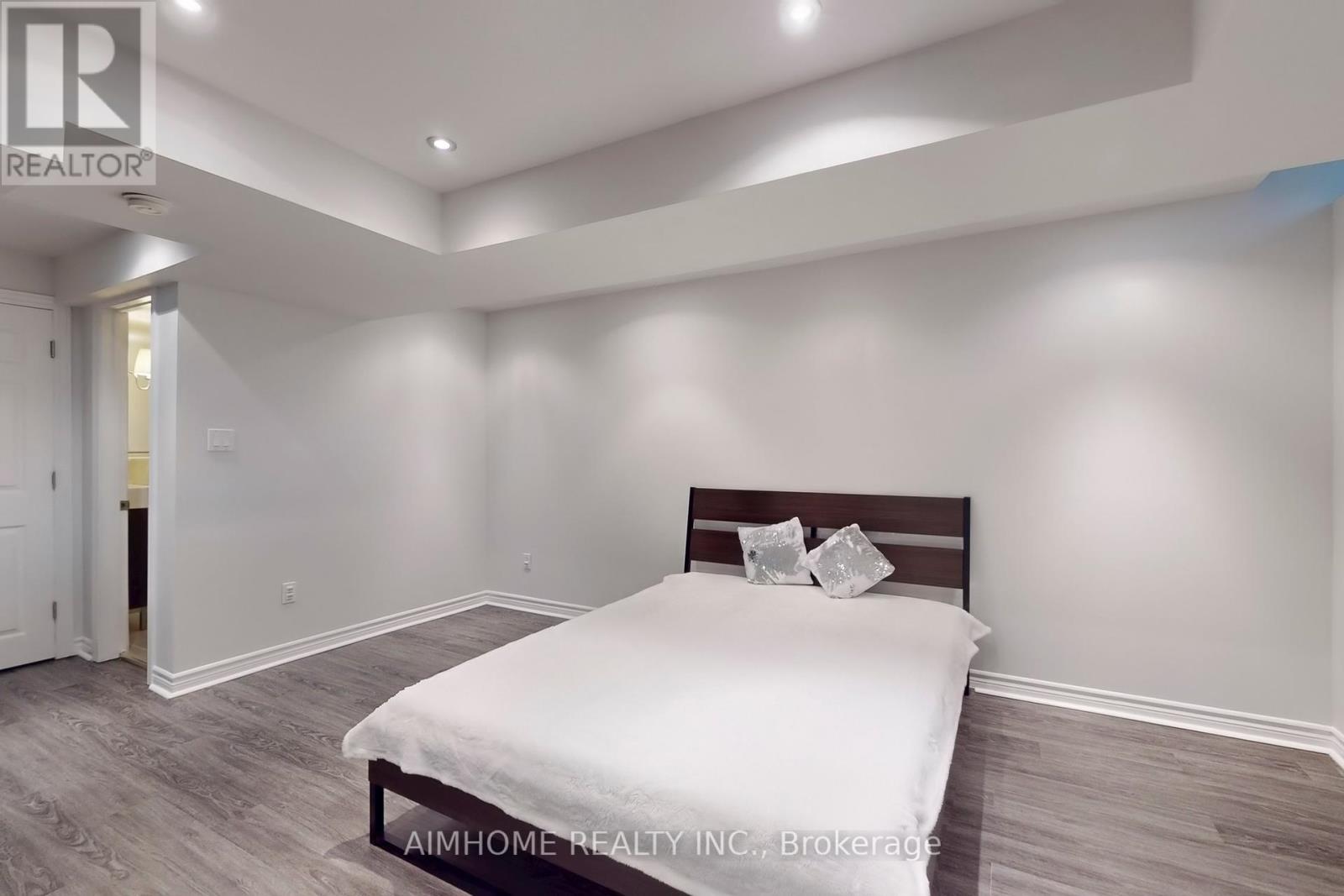 17 Jamesway Crescent, Whitchurch-Stouffville, Ontario  L4A 0A3 - Photo 37 - N12193336