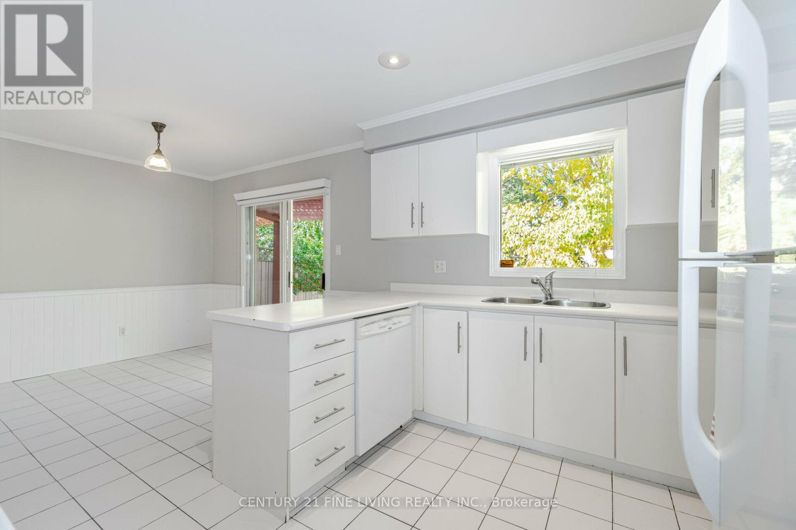 50 Newmill Crescent, Richmond Hill, Ontario  L4C 9T6 - Photo 13 - N12193413