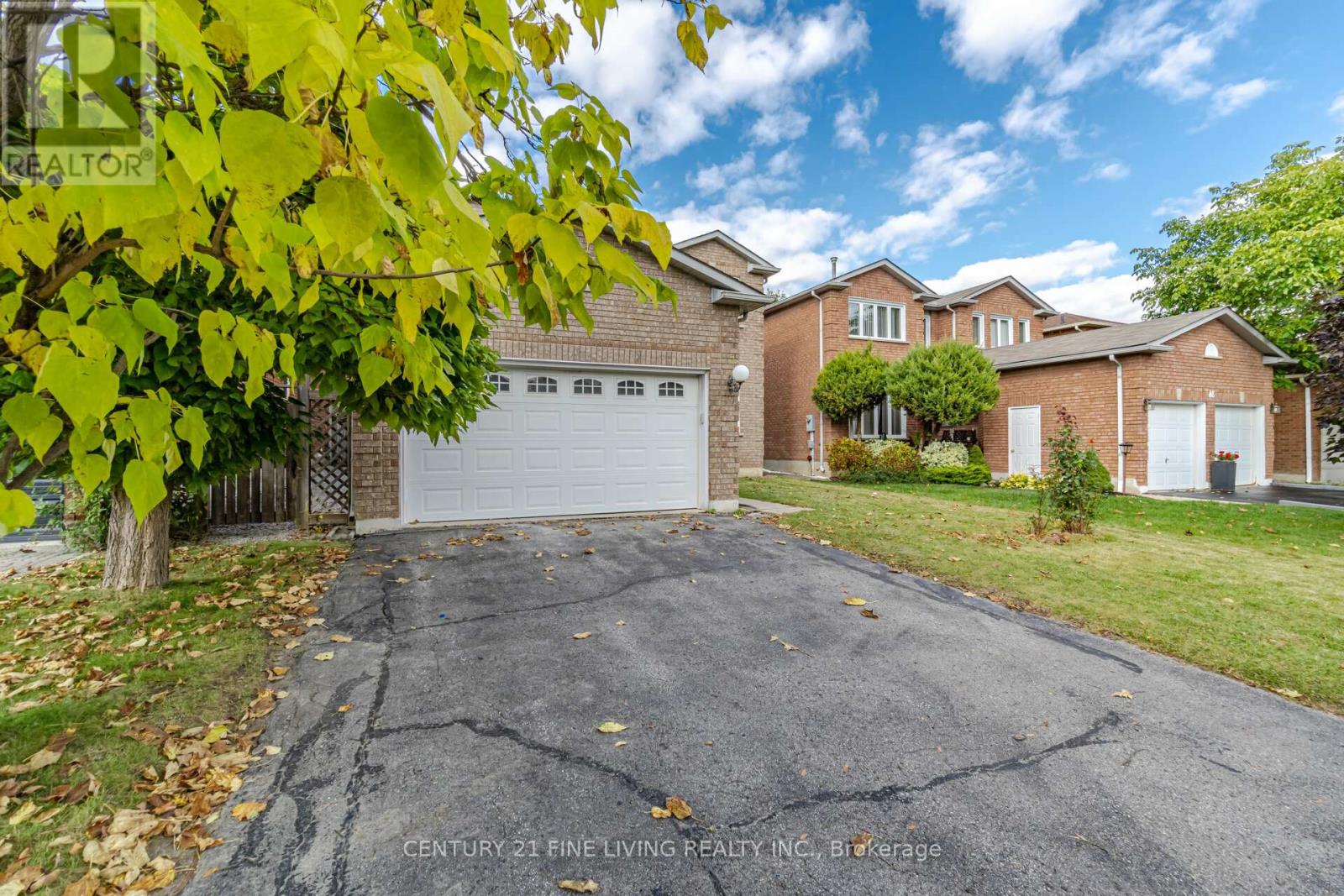 50 Newmill Crescent, Richmond Hill, Ontario  L4C 9T6 - Photo 4 - N12193413
