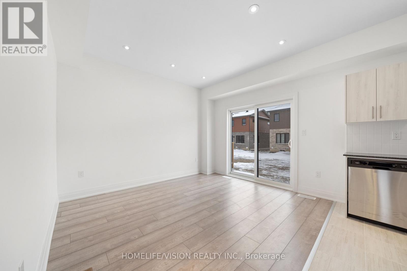 151 Gateland Drive, Barrie, Ontario  L9J 0M5 - Photo 5 - S12193318