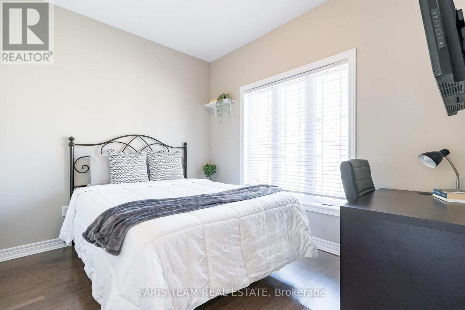 1045 Cook Drive, Midland, Ontario  L4R 0E4 - Photo 18 - S12193339