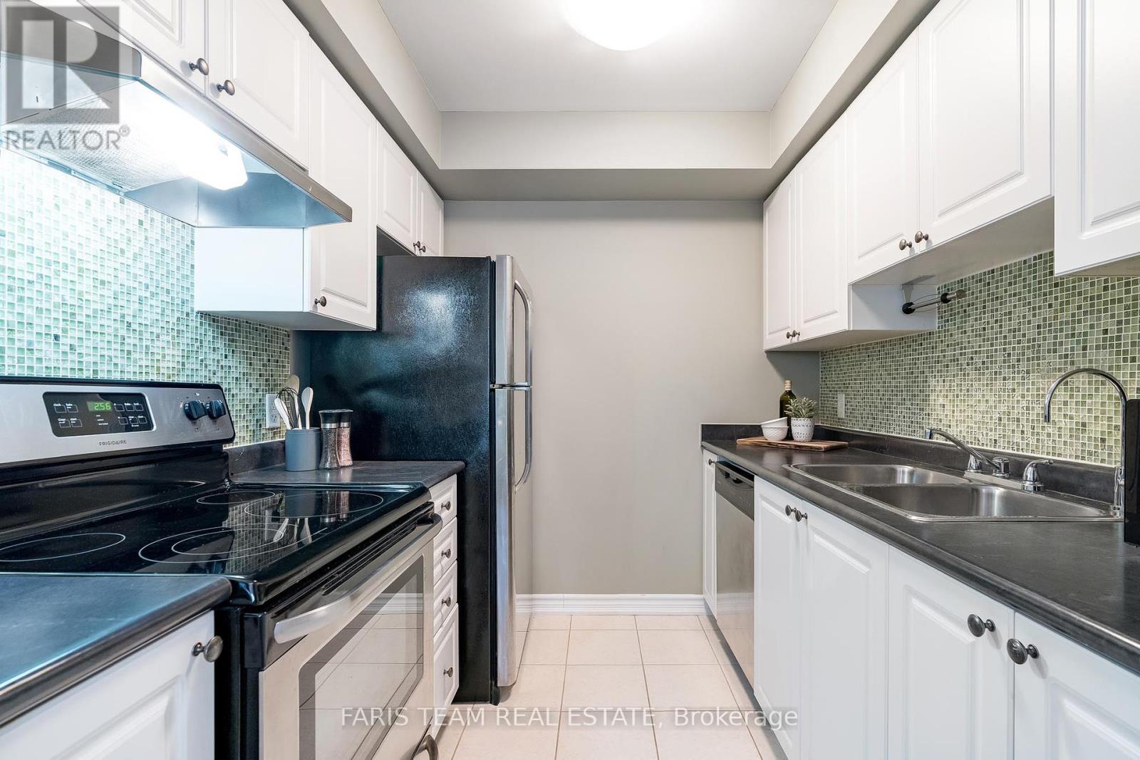 9 - 57 Ferndale Drive S, Barrie (Ardagh), Ontario  L4N 5W9 - Photo 3 - S12193351