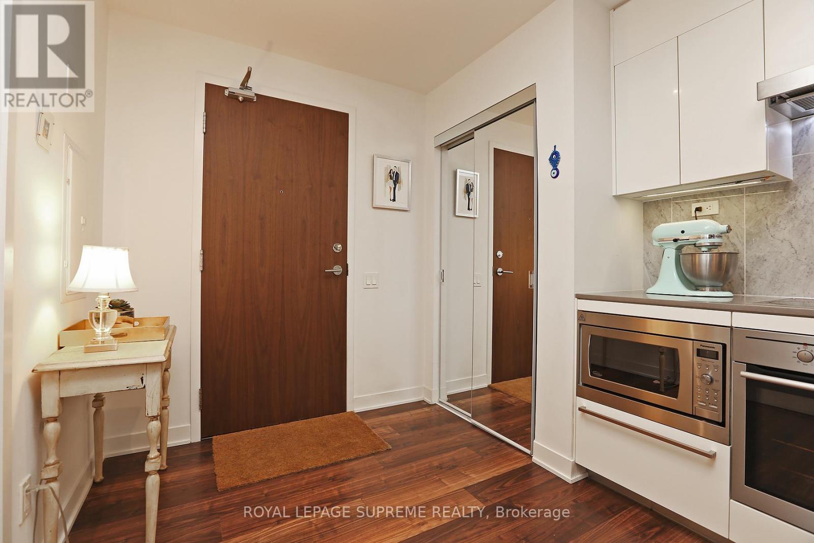 207 - 90 Queens Wharf Road, Toronto, Ontario  M5V 0J4 - Photo 2 - C12193504