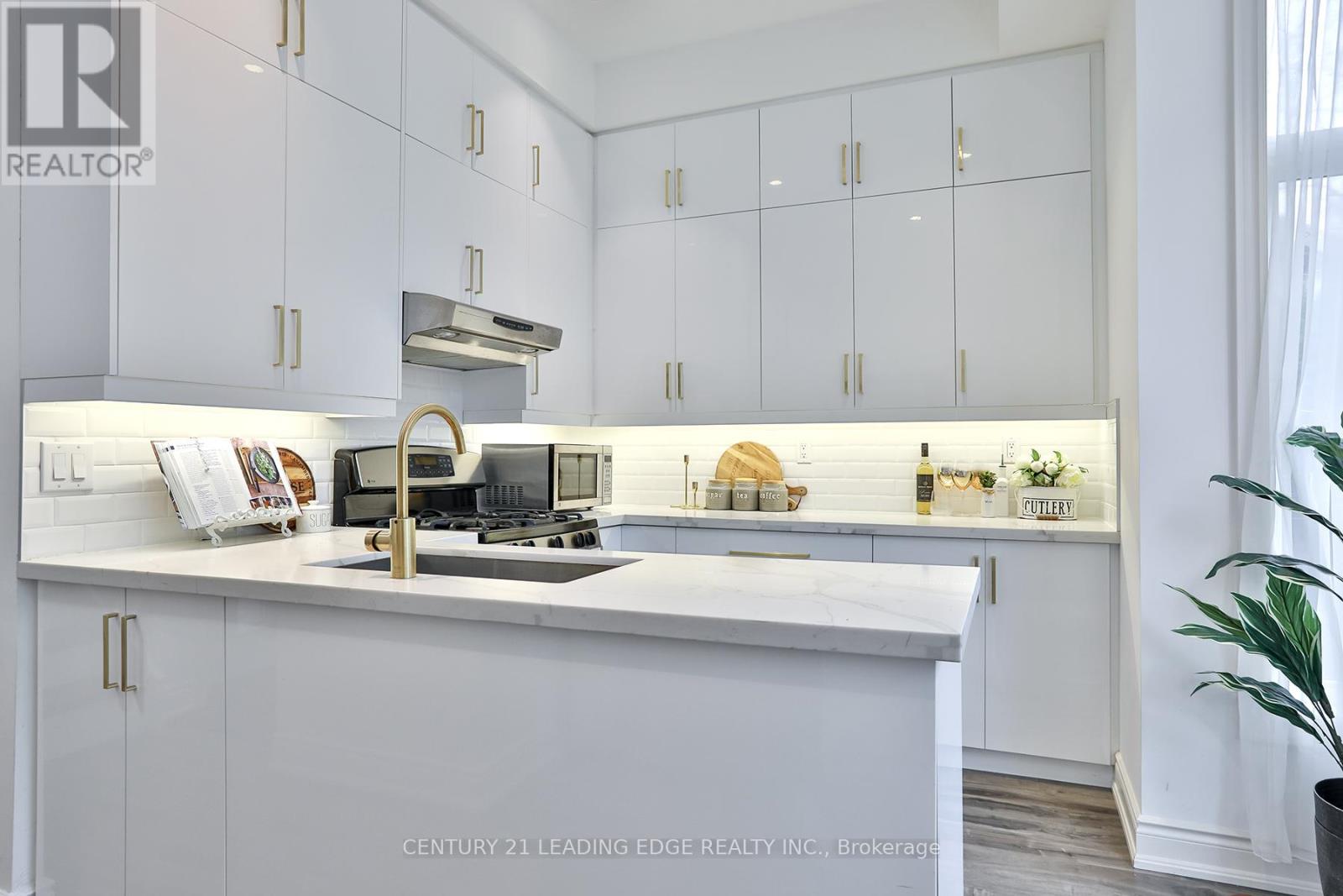 198 B Moore Avenue, Toronto, Ontario  M4T 1V8 - Photo 4 - C12193545