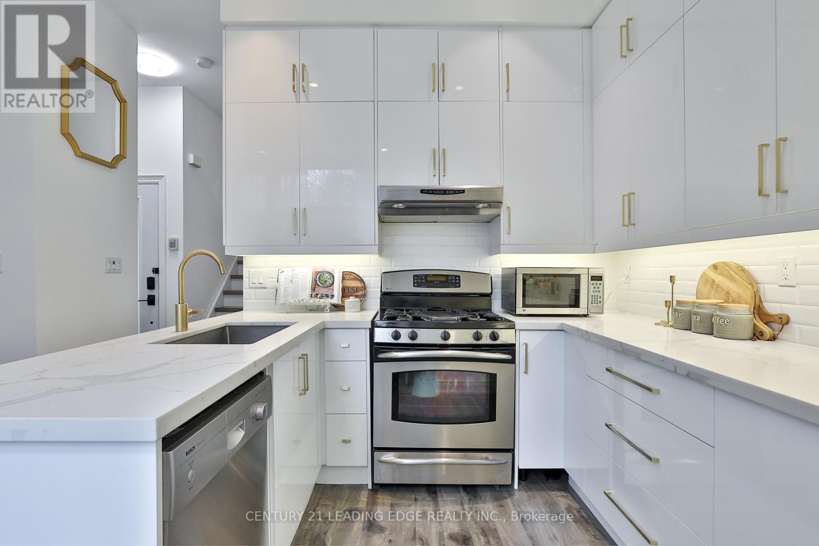198 B Moore Avenue, Toronto, Ontario  M4T 1V8 - Photo 5 - C12193545