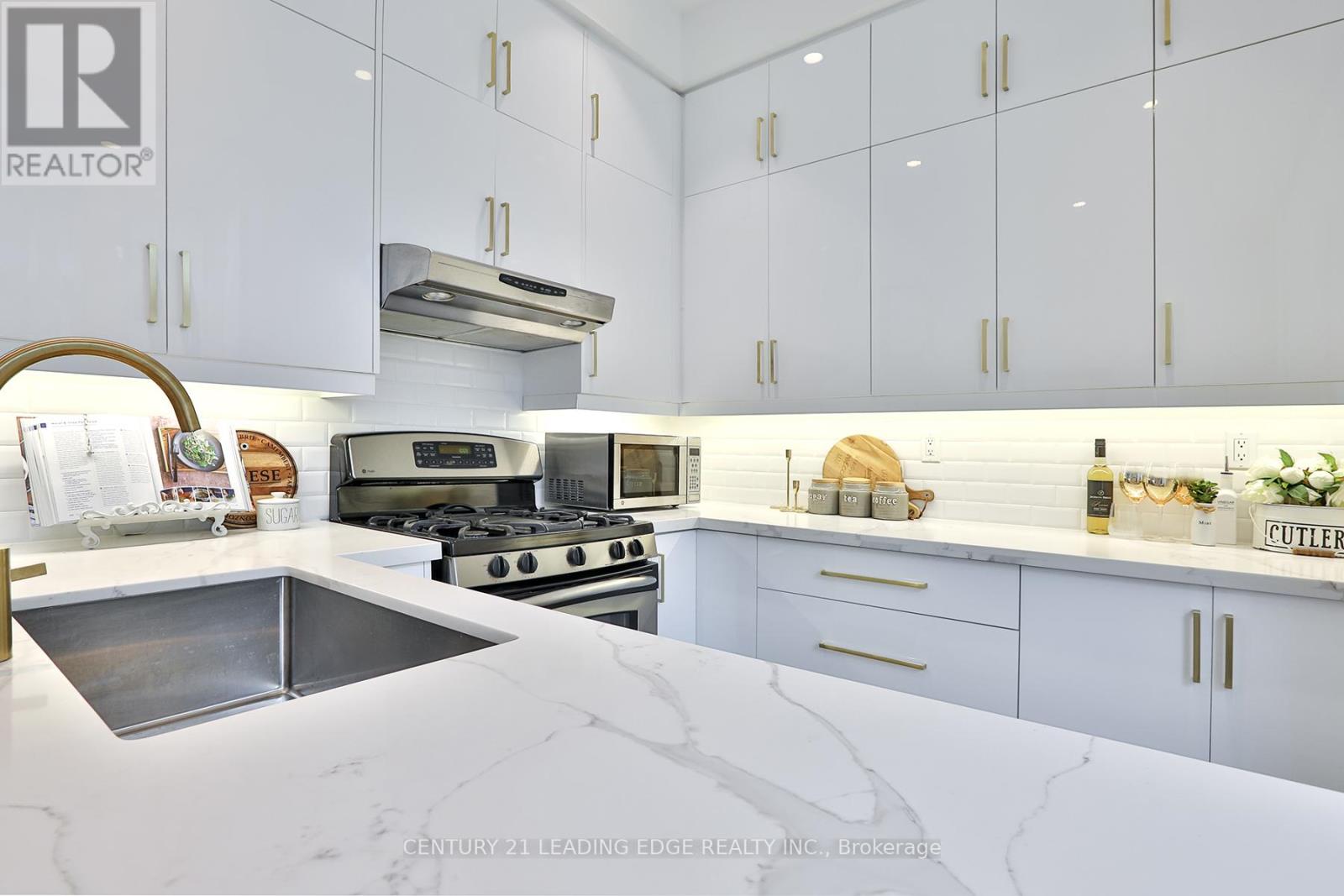 198 B Moore Avenue, Toronto, Ontario  M4T 1V8 - Photo 6 - C12193545