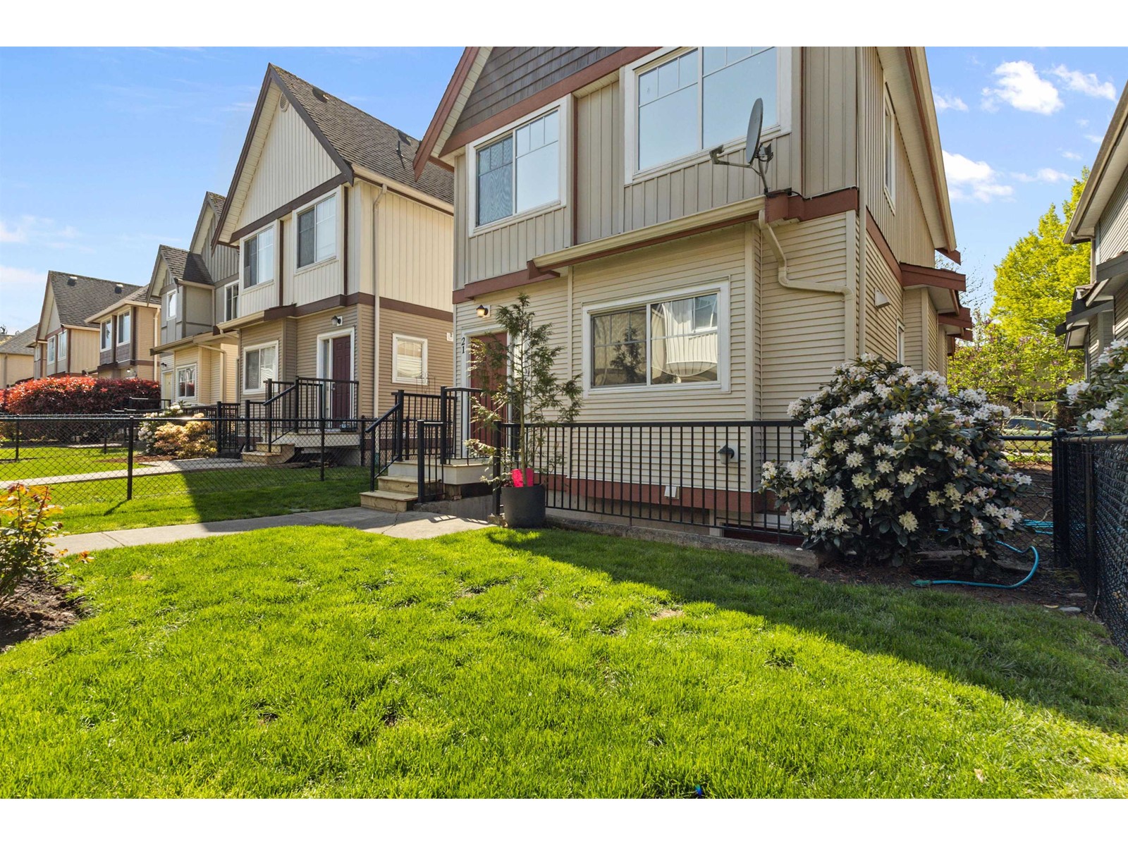 21 45450 Shawnigan Crescent, Garrison Crossing, Chilliwack, British Columbia  V2R 0B8 - Photo 2 - R2994351