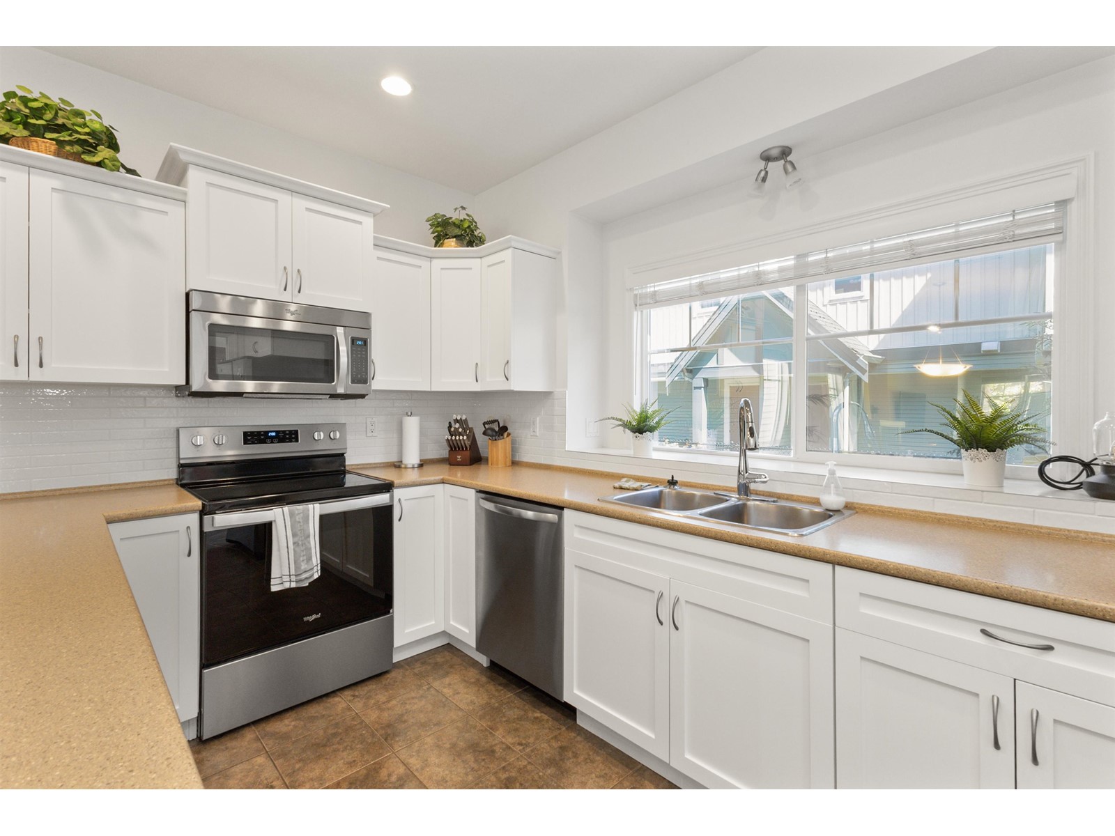 21 45450 Shawnigan Crescent, Garrison Crossing, Chilliwack, British Columbia  V2R 0B8 - Photo 6 - R2994351