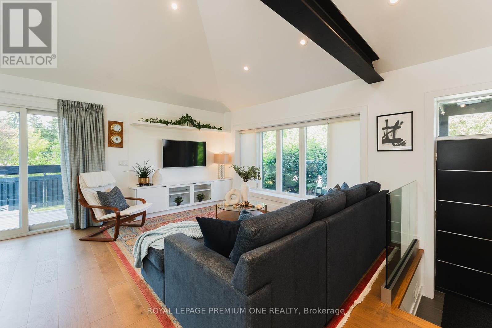 19 Garside Crescent E, Toronto (Brookhaven-Amesbury), Ontario  M6M 2Z5 - Photo 6 - W12193347
