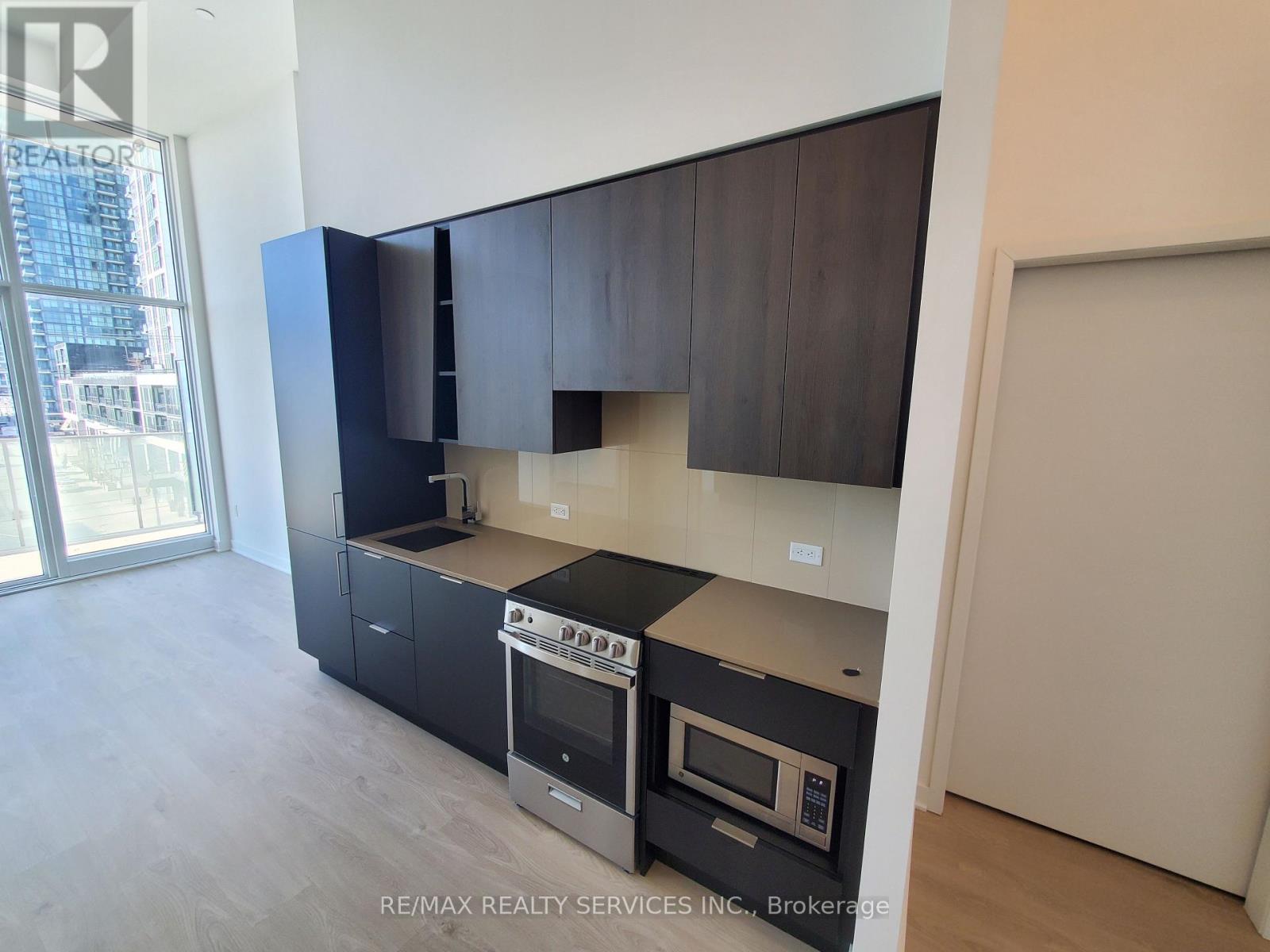 406 - 3900 Confederation Parkway, Mississauga, Ontario  L5B 0M3 - Photo 4 - W12193407