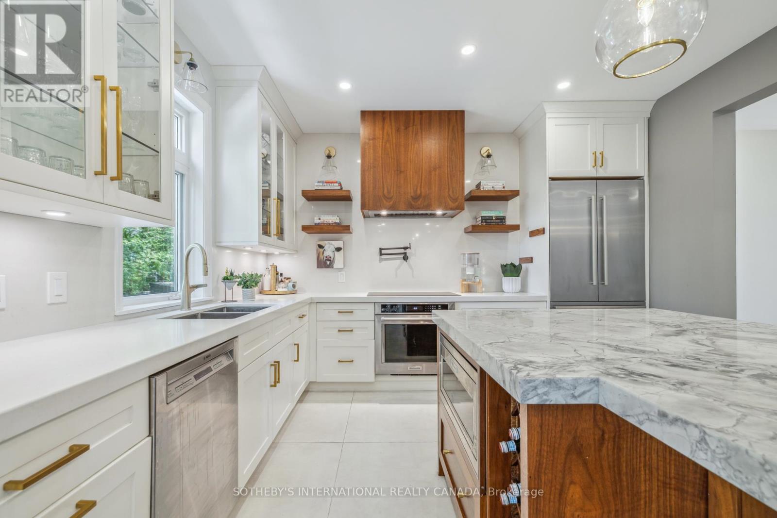 221 Carlini Court, Oakville, Ontario  L6K 3Y8 - Photo 17 - W12193418