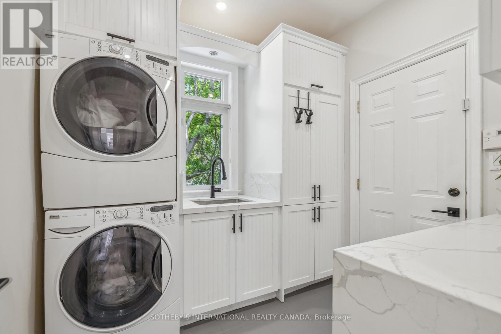221 Carlini Court, Oakville, Ontario  L6K 3Y8 - Photo 19 - W12193418