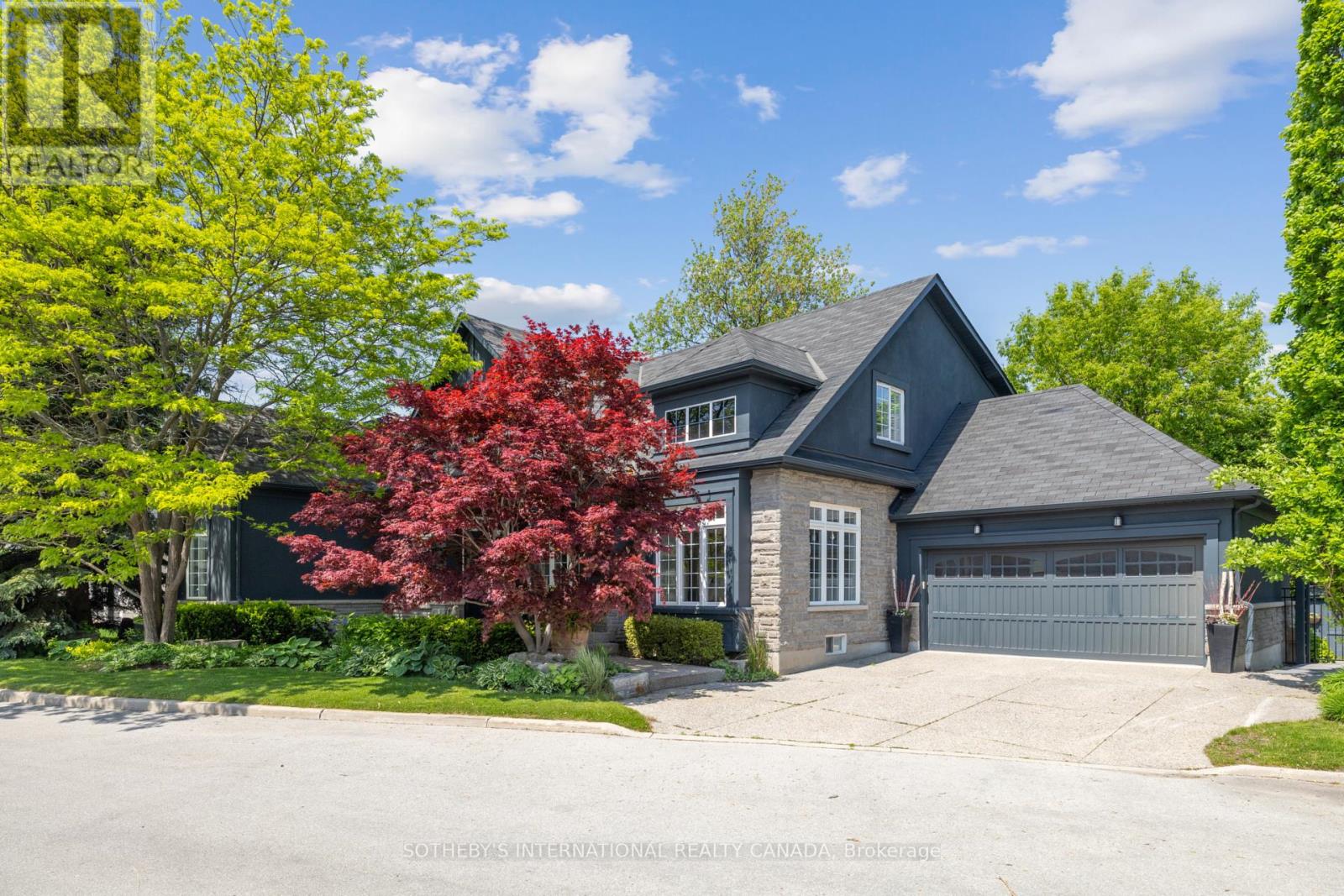 221 Carlini Court, Oakville, Ontario  L6K 3Y8 - Photo 2 - W12193418