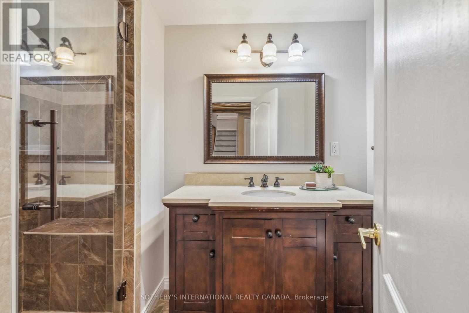 221 Carlini Court, Oakville, Ontario  L6K 3Y8 - Photo 37 - W12193418