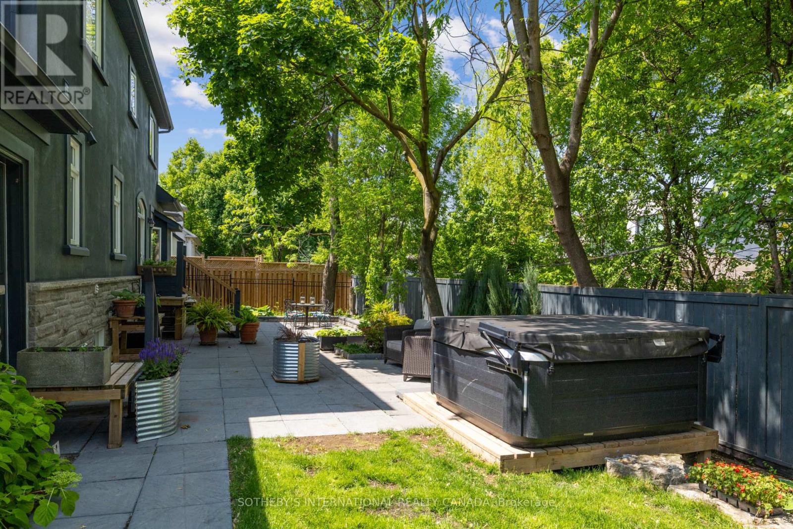 221 Carlini Court, Oakville, Ontario  L6K 3Y8 - Photo 44 - W12193418
