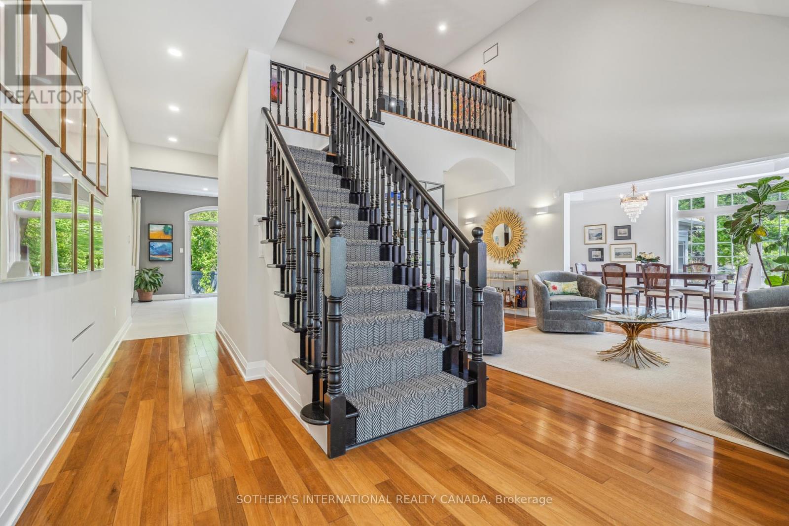 221 Carlini Court, Oakville, Ontario  L6K 3Y8 - Photo 5 - W12193418