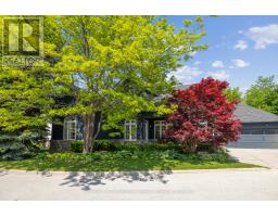 221 CARLINI COURT, Oakville, Ontario