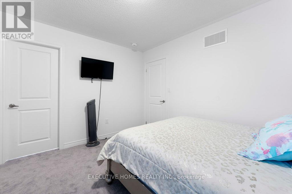 23 Kingsbury Trail, Barrie, Ontario  L9J 0W8 - Photo 10 - S12193510