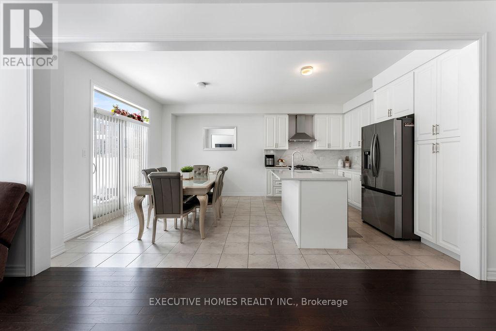 23 Kingsbury Trail, Barrie, Ontario  L9J 0W8 - Photo 32 - S12193510