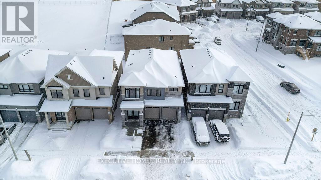 23 Kingsbury Trail, Barrie, Ontario  L9J 0W8 - Photo 5 - S12193510
