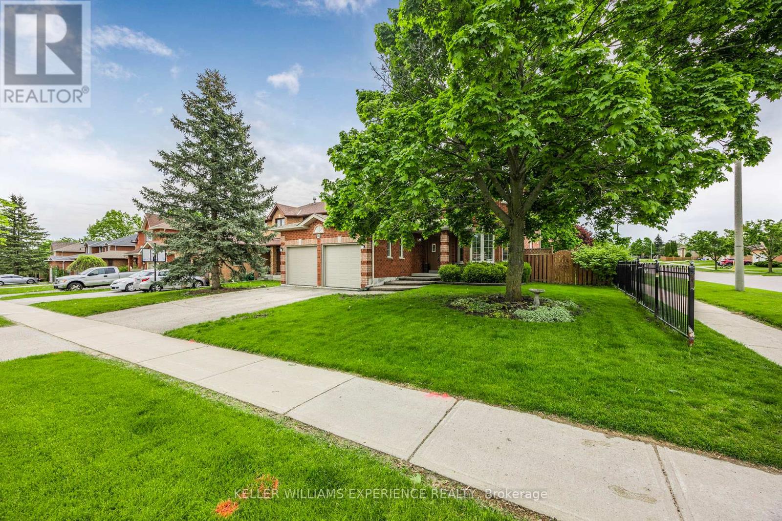 303 Livingstone Street W, Barrie, Ontario  L4N 7C2 - Photo 2 - S12193598