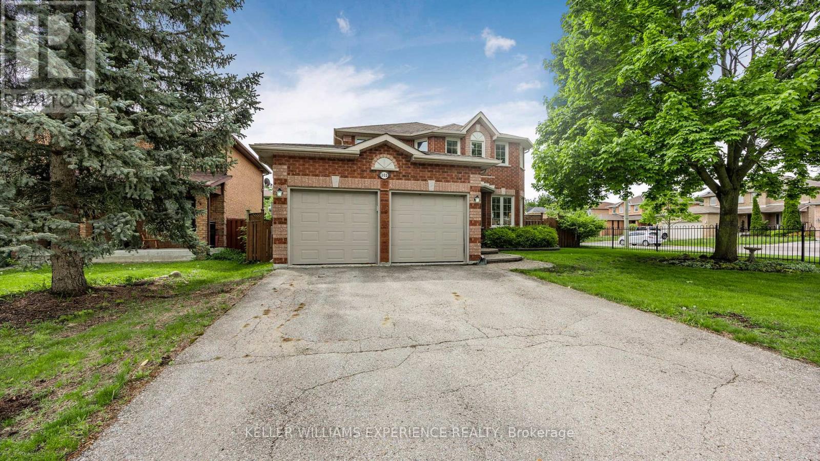 303 Livingstone Street W, Barrie, Ontario  L4N 7C2 - Photo 3 - S12193598