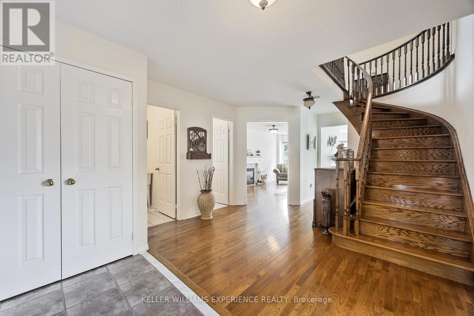 303 Livingstone Street W, Barrie, Ontario  L4N 7C2 - Photo 30 - S12193598