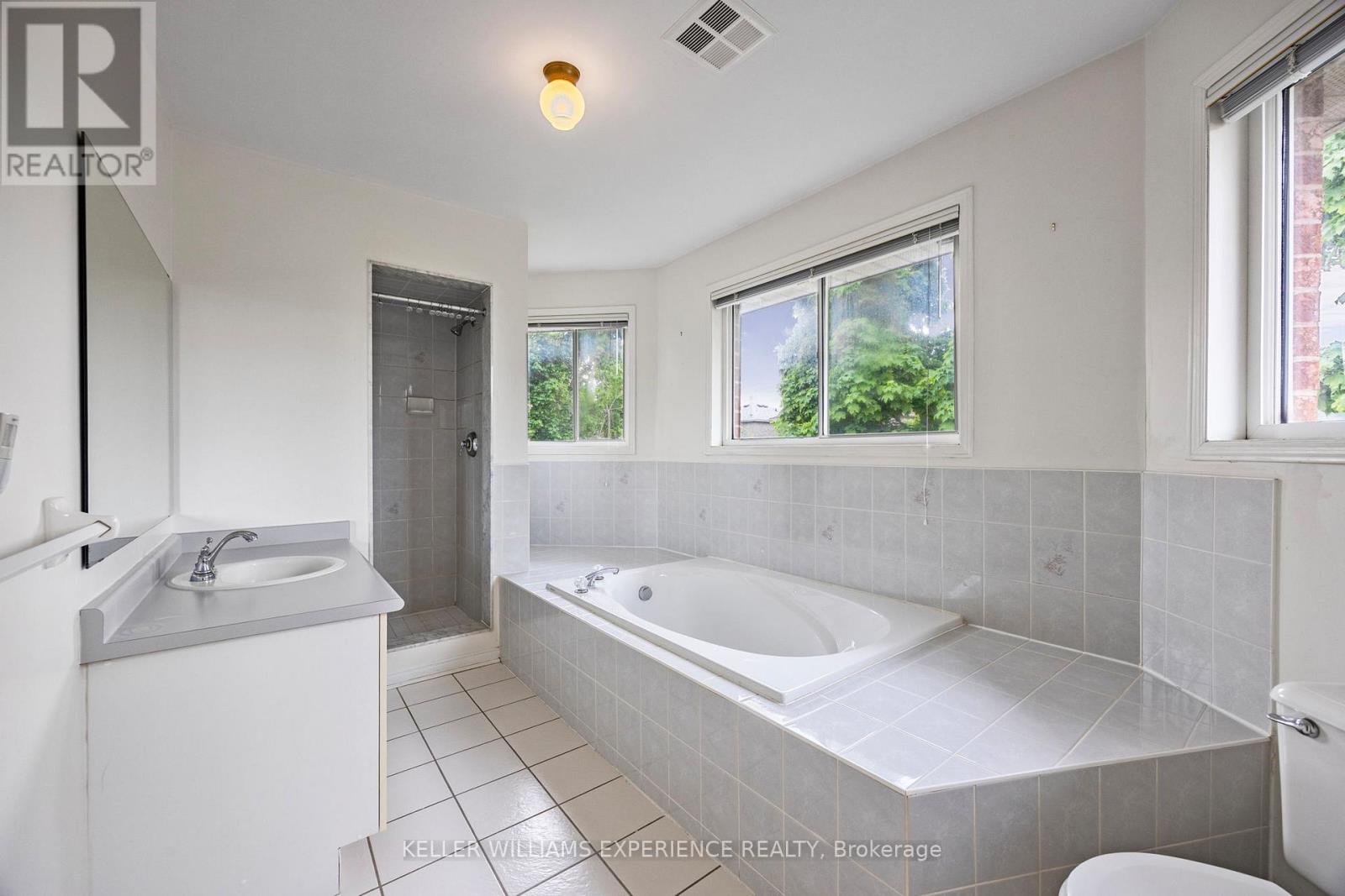 303 Livingstone Street W, Barrie, Ontario  L4N 7C2 - Photo 36 - S12193598