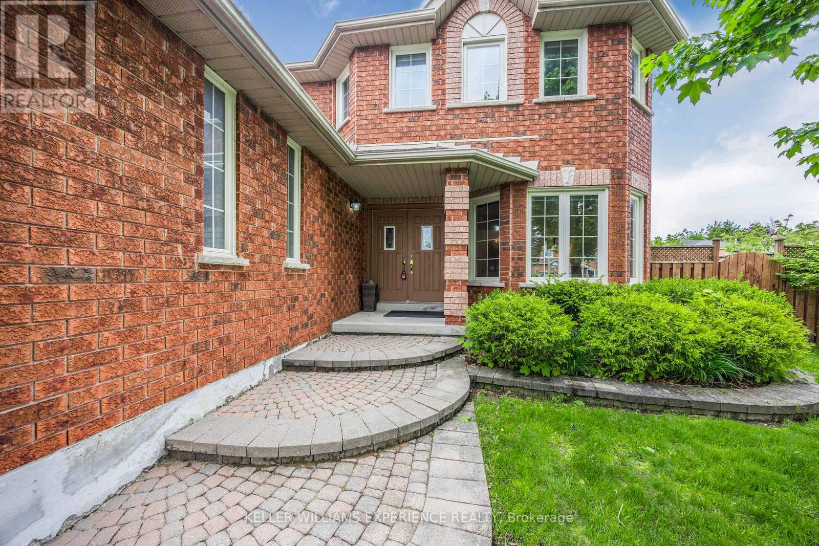 303 Livingstone Street W, Barrie, Ontario  L4N 7C2 - Photo 4 - S12193598