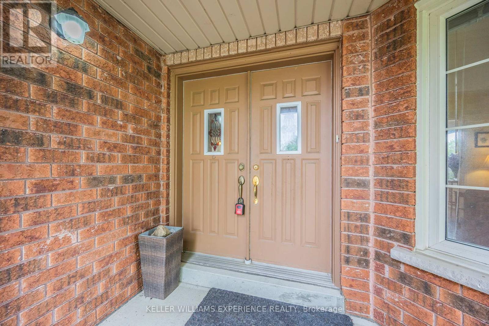 303 Livingstone Street W, Barrie, Ontario  L4N 7C2 - Photo 5 - S12193598