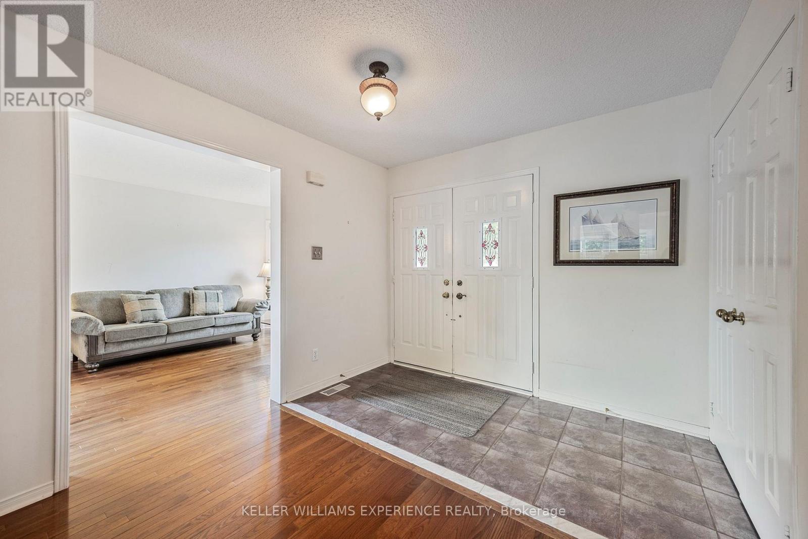 303 Livingstone Street W, Barrie (Northwest), Ontario  L4N 7C2 - Photo 6 - S12193598