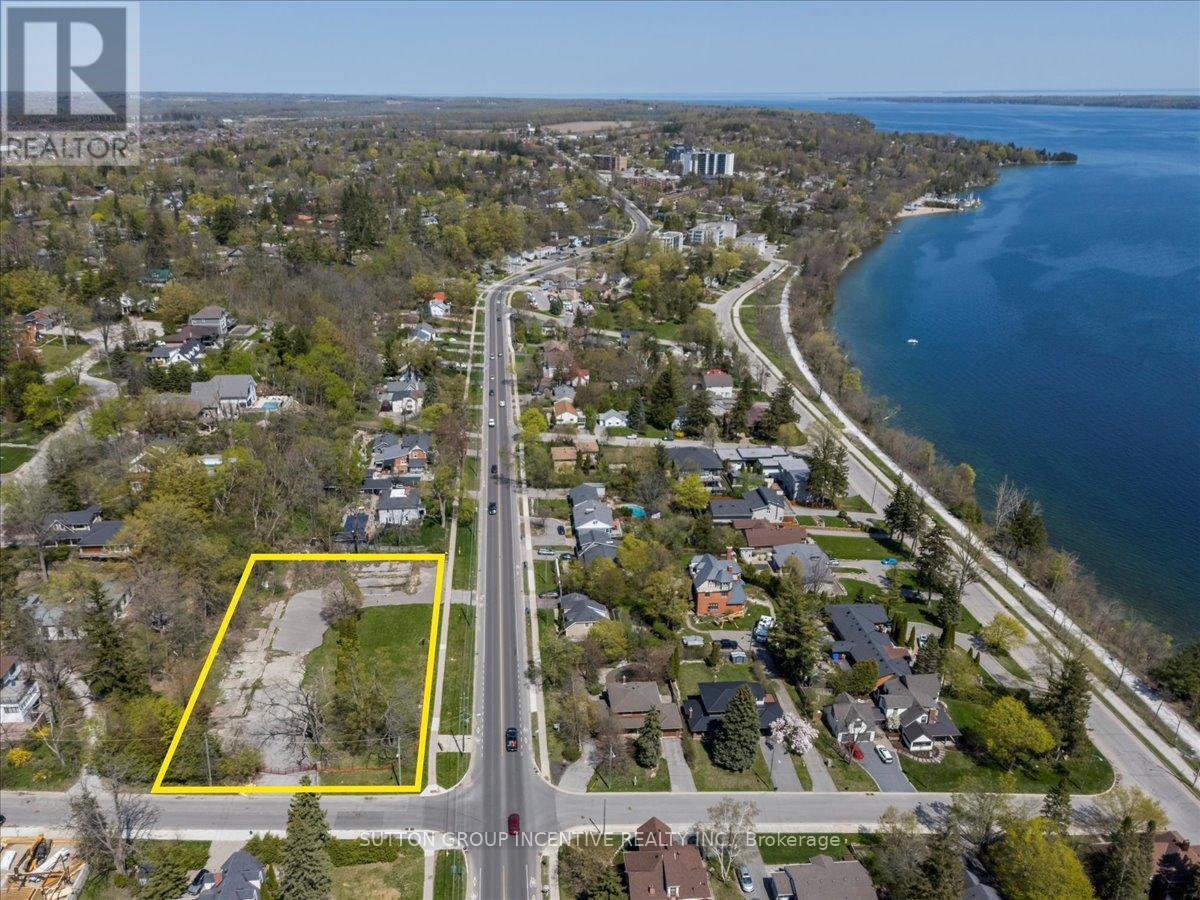 114 Blake Street, Barrie (North Shore), Ontario  L4M 1K3 - Photo 8 - S12193609