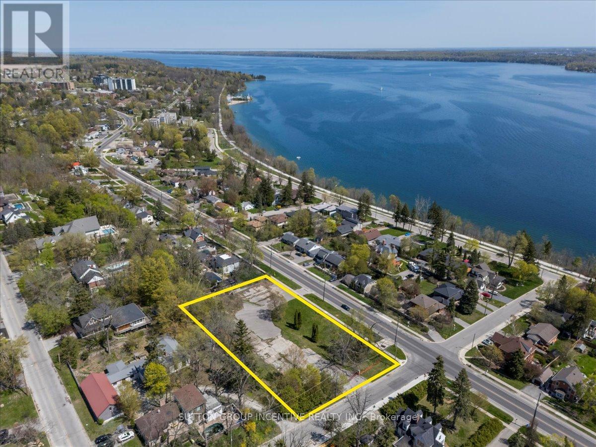 114 Blake Street, Barrie (North Shore), Ontario  L4M 1K3 - Photo 7 - S12193611