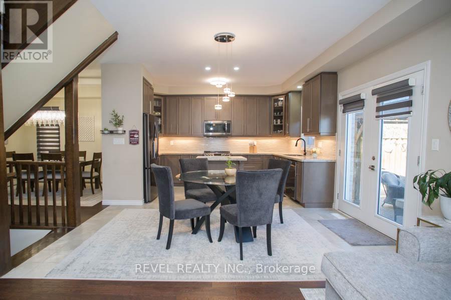 28 Vic Chambers Place, Brant (Paris), Ontario  N3L 0E6 - Photo 11 - X12193342