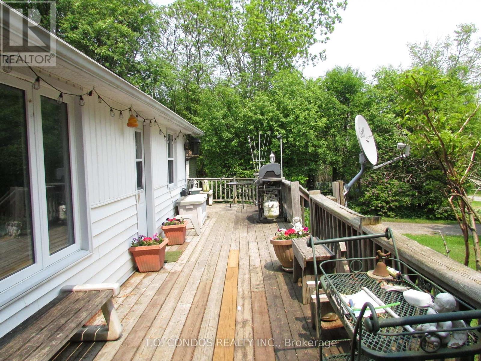 688 North Shore Drive E, Otonabee-South Monaghan, Ontario  K0L 1B0 - Photo 17 - X12193406