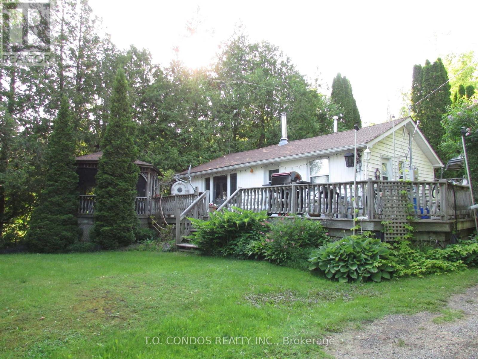 688 North Shore Drive E, Otonabee-South Monaghan, Ontario  K0L 1B0 - Photo 9 - X12193406