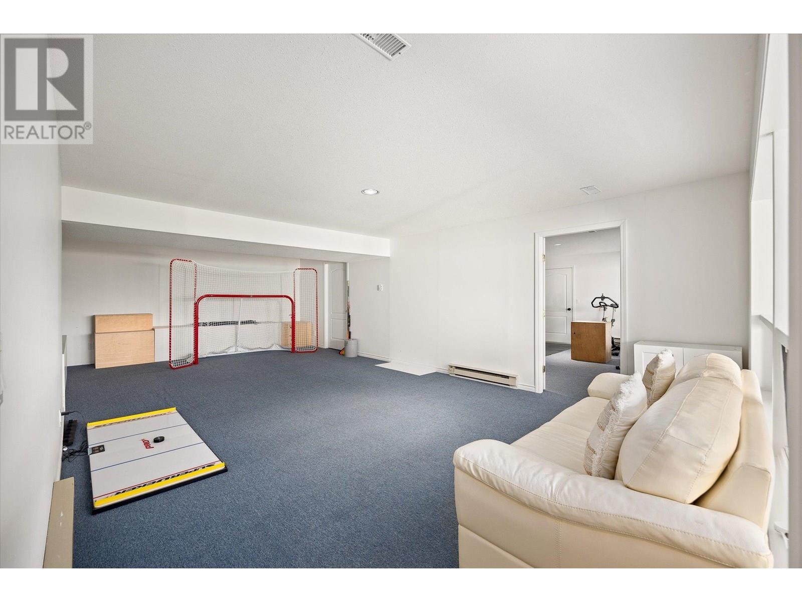 Property at 3716 Luxmoore Road image 3