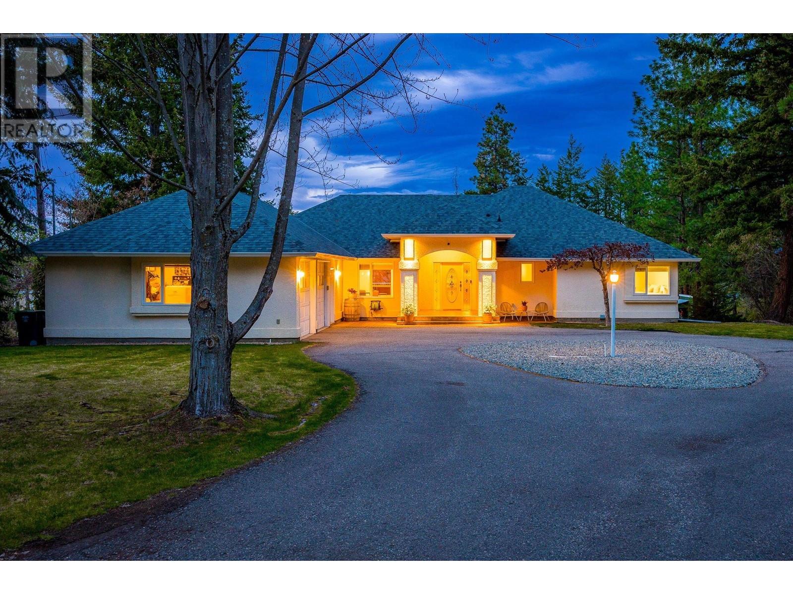 3716 Luxmoore Road, Kelowna, British Columbia  V1W 4C7 - Photo 77 - 10350657