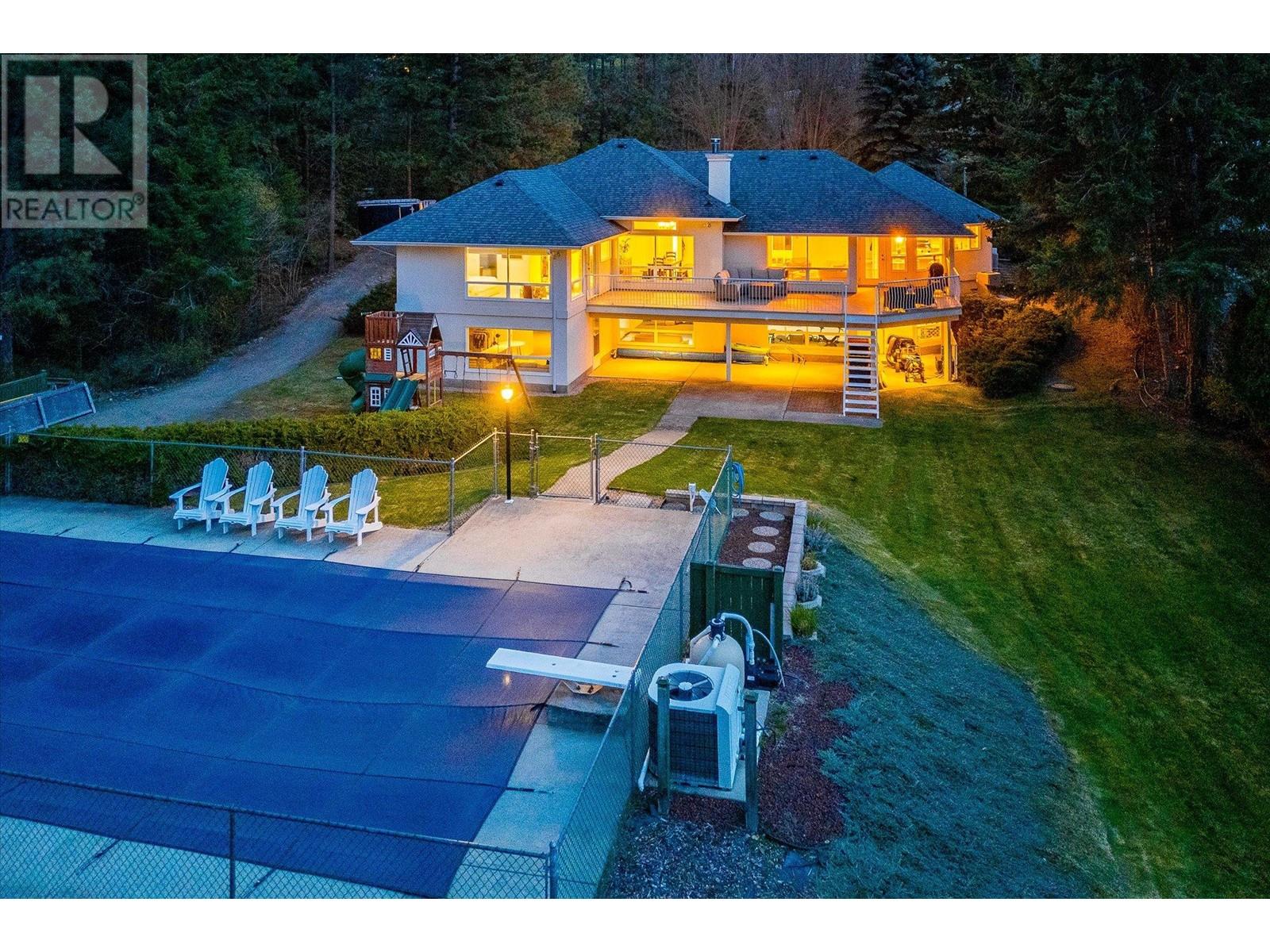 3716 Luxmoore Road, Kelowna, British Columbia  V1W 4C7 - Photo 86 - 10350657