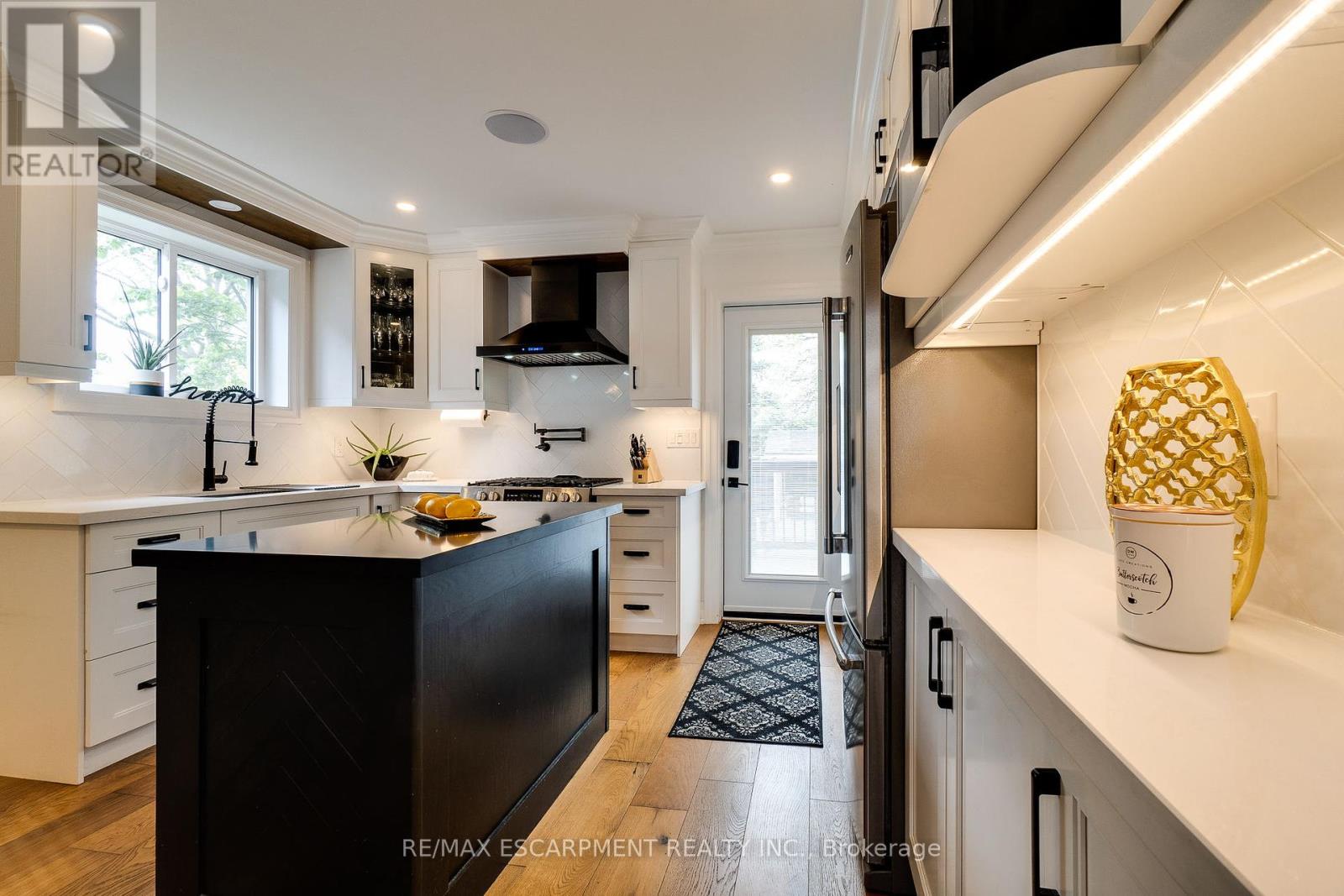 56 Highcliffe Avenue, Hamilton (Centremount), Ontario  L9A 3L5 - Photo 13 - X12193446