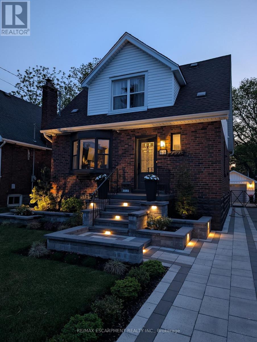 56 Highcliffe Avenue, Hamilton (Centremount), Ontario  L9A 3L5 - Photo 3 - X12193446