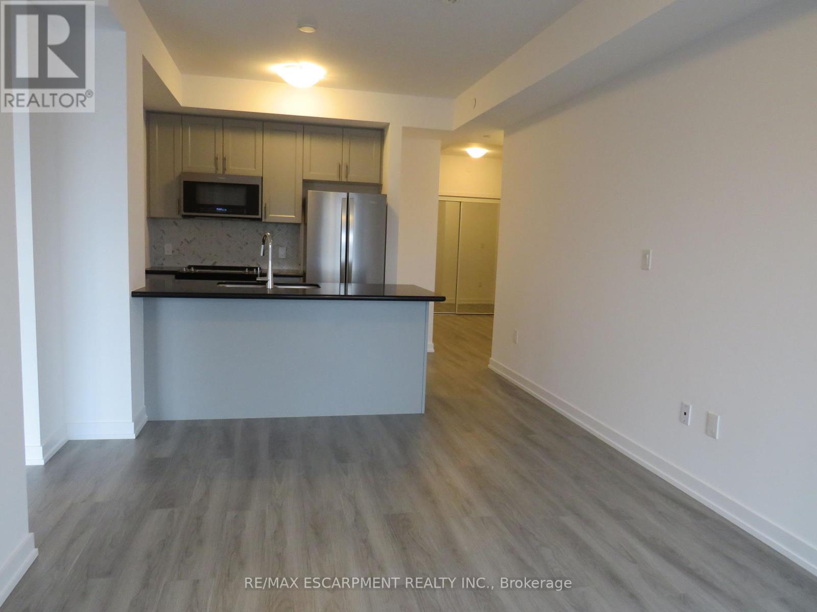 305 - 470 Dundas Street E, Hamilton, Ontario  L8B 2A6 - Photo 11 - X12193451
