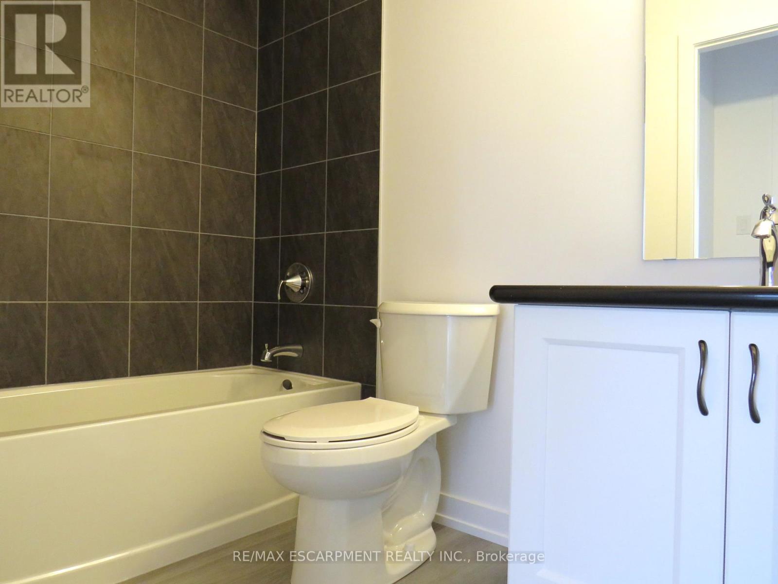 305 - 470 Dundas Street E, Hamilton, Ontario  L8B 2A6 - Photo 16 - X12193451