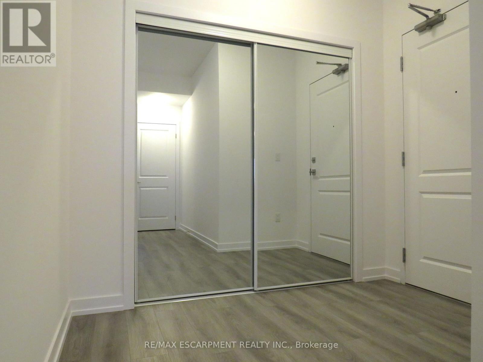 305 - 470 Dundas Street E, Hamilton, Ontario  L8B 2A6 - Photo 7 - X12193451