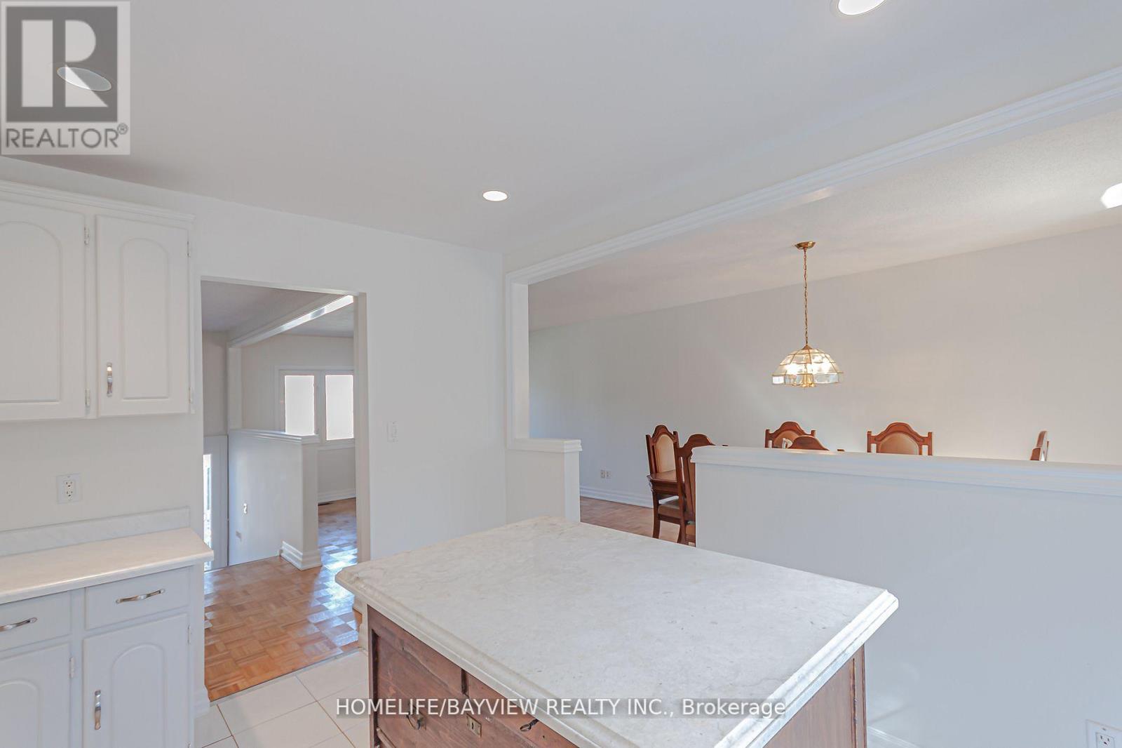 49 Hilltop Court, Caledon (Bolton West), Ontario  L7E 2P8 - Photo 11 - W12193521