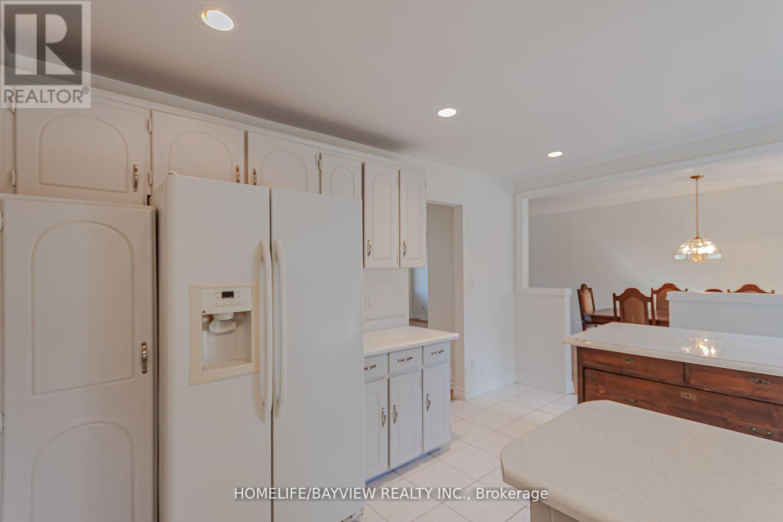 49 Hilltop Court, Caledon (Bolton West), Ontario  L7E 2P8 - Photo 9 - W12193521