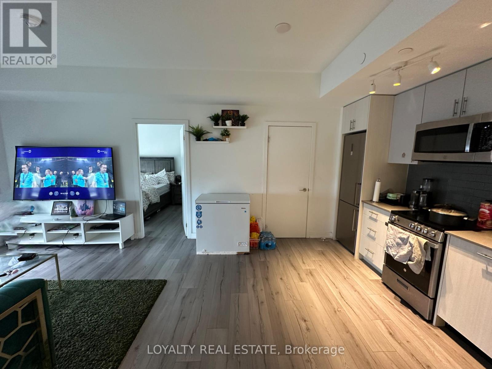 710 - 1195 The Queensway, Toronto, Ontario  M8Z 1R7 - Photo 8 - W12193537