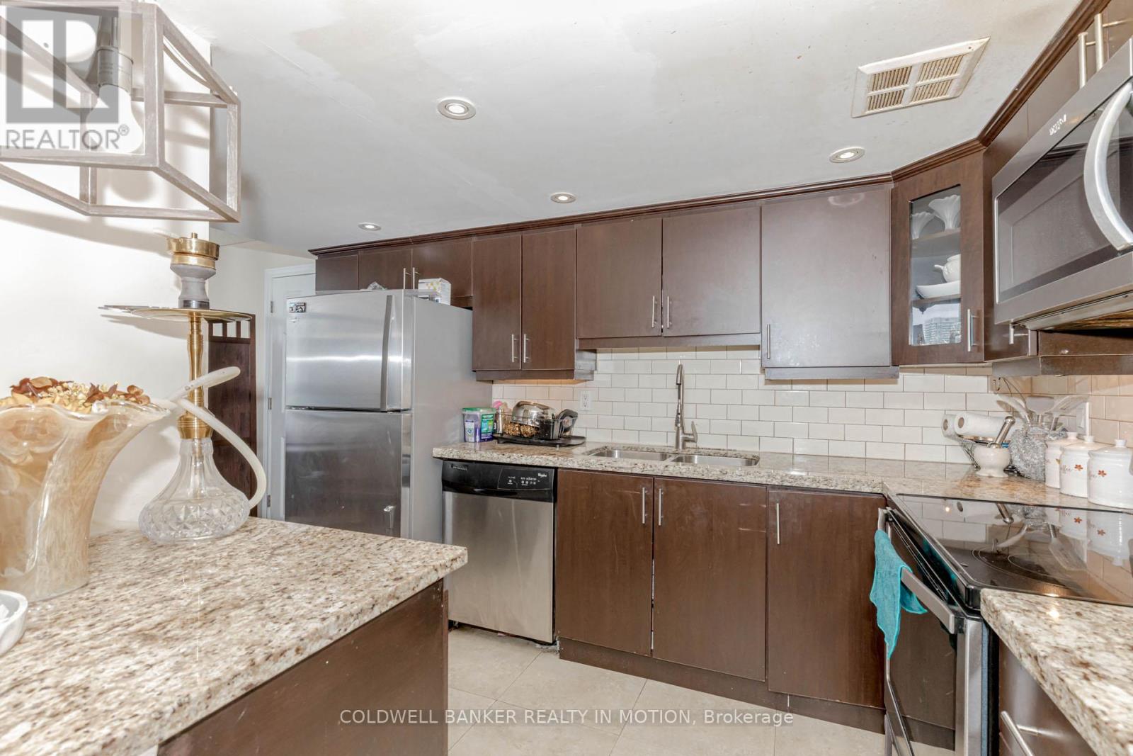 2109 - 350 Webb Drive, Mississauga, Ontario  L5B 3W4 - Photo 18 - W12193548