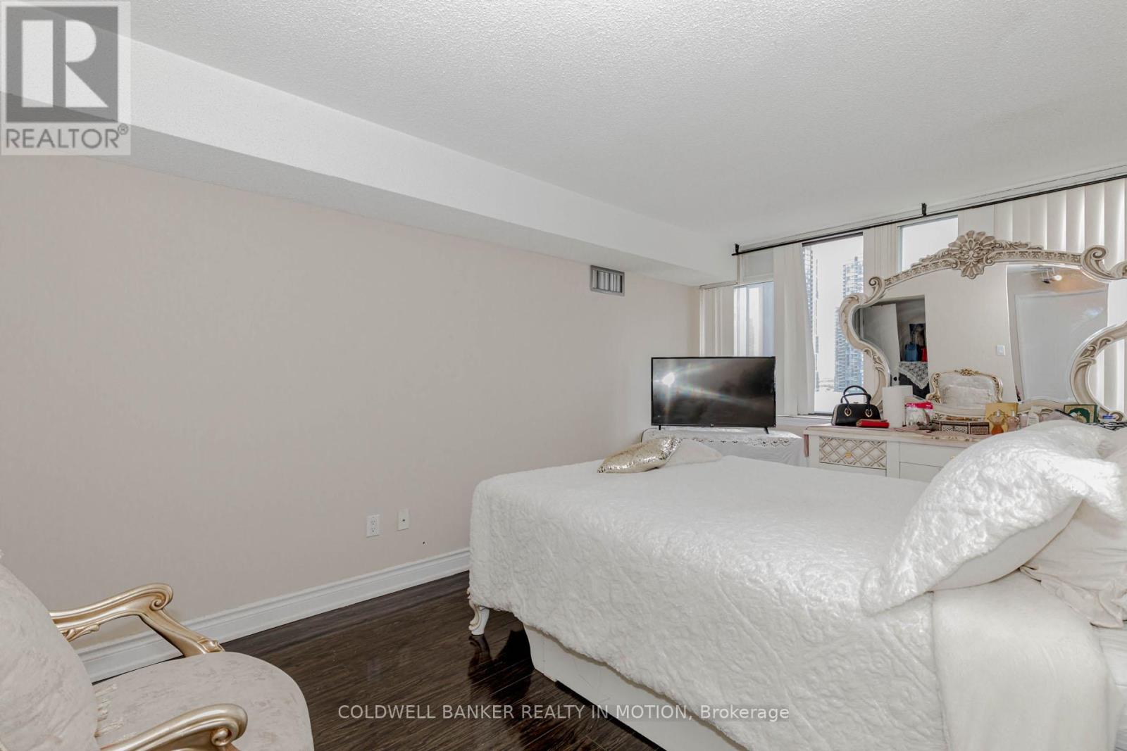 2109 - 350 Webb Drive, Mississauga, Ontario  L5B 3W4 - Photo 29 - W12193548