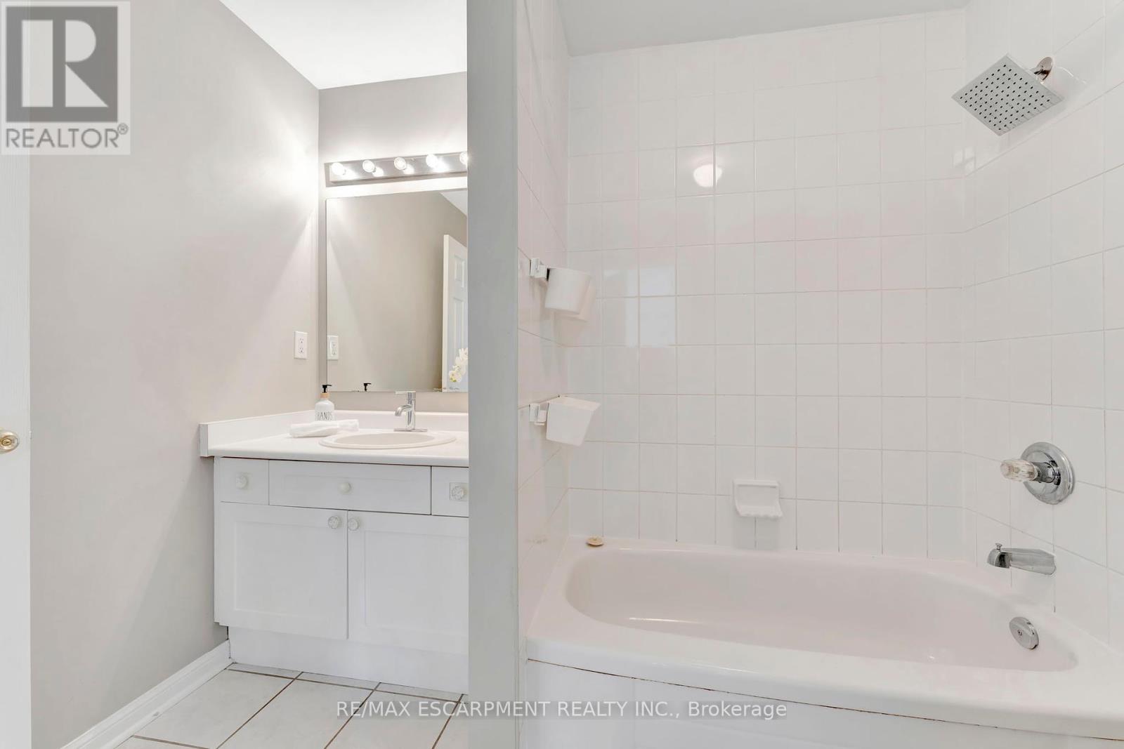 646 Kerr Trail, Milton, Ontario  L9T 5W1 - Photo 18 - W12193561